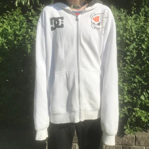 DC shoes hoodie  - Cool DC shoes hoodie ☠️ köpt second hand men i bra skick! Hör av er om ni har några frågor💥🐉