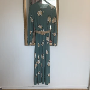 Maxi klänning  - Helt ny storlek xl men liten i storleken så passar både M & L med stretch Bar