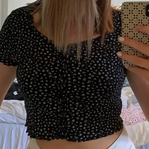 Gullig topp  - Säljer denna gulliga toppen! Köparen står för frakten❤️