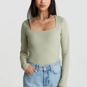 Gina topp - Fin sage grön topp till sommaren. Säljer pga att jag aldrig andvänder den. 100kr + frakt❤️