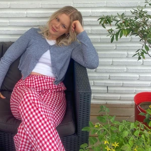 Zara kofta - Kort kofta från zara! Pris inklusive frakt 118 kr, kan alternativt byta mot en svart!✨ slutsåld på hemsidan!