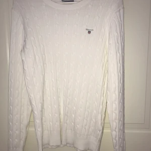 Gant tröja  - Endast använd 1 gång. Storlek L men är liten i storleken. Jag själv använder S eller en mindre M