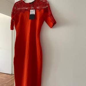 Osnvänd klänning från Zara i storlek XS 