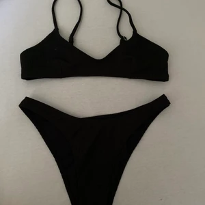 Svart bikini - Samma som den vita fast svart💕🤛🏼