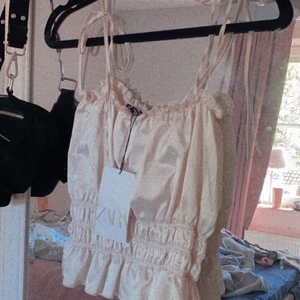 Topp - Helt ny topp från Zara, lappen är fortfarande kvar. Stl S🥰