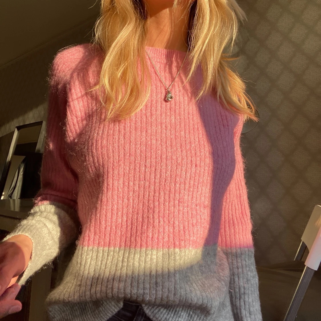 ENVII stickad tröja rosa och grå