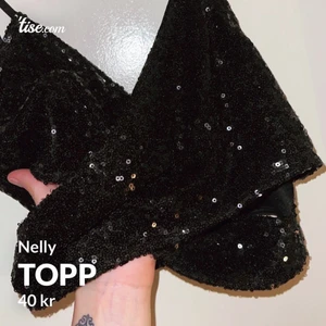 Crop top - Nelly.  Köparen står för frakt. 🦄