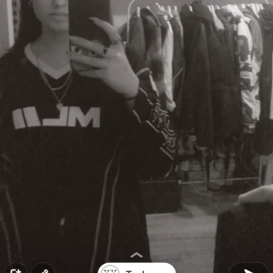 race långärmad tröja - långärmad tröja från madlady storlek. använd ett par gånger, mycket bra skick! 