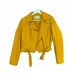 Gul bikerjacka - As snygg gul skinnjacka som aldrig kom till användning!