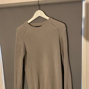 Tröja - Bra skick, ser knappt använd ut 