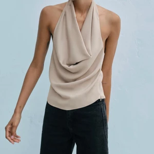 Super fin topp med öppen rygg!  - Beige topp från Zara, helt oanvänd! 