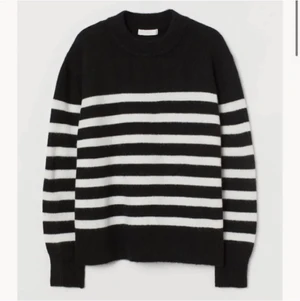 Finstickad Randig tröja Hm - Den helt slutsålda finstickade tröjan från hm!⚡️⚡️    Högsta bud:380kr😇