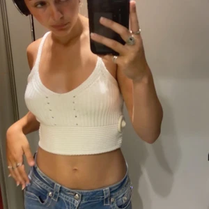 Stickad topp - Vit virkad topp!💖 assnygg, står storlek Xs men skulle säga S