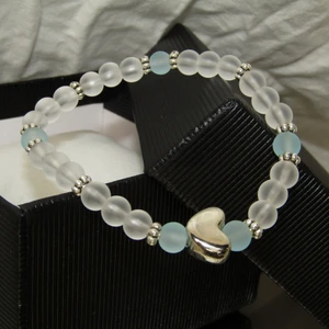 Armband - Handgjort armband av högkvalite material, elastisk. Frakt ingår.