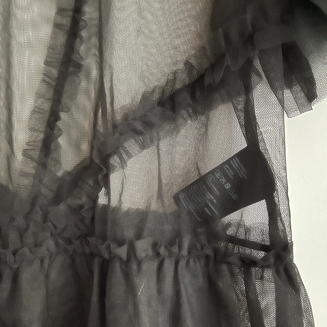 Svart seethrough topp - 90