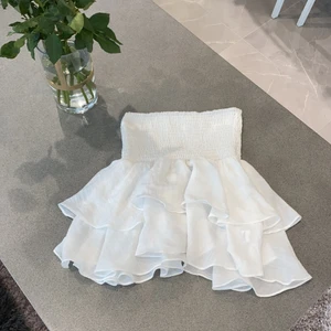 Volangkjol - Jättefin oanvänd volangkjol🥰  frakten är inräknad❤️❤️