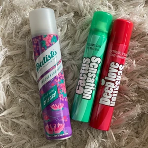 Hår och fransprodukter  - Bild 1: 1 torrschampoo batiste, 2 torrschamoo sensation. Alla tre för 70 kronor. Bild 2: Maria Nila heating spray och en hårelixir med SPF20. Båda för 200 kronor. Bild 3: Rengöring till fransförlägning. 60 kronor. (Lite är taget ur denna). Köp allt för 250 kronor. (Nypris är ca 600 kronor för allt). 