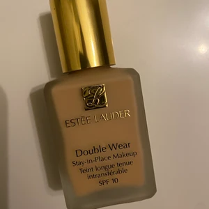 Estee lauder 1N2 - Estee lauder 1N2 säljer då den är för ljus för mig.