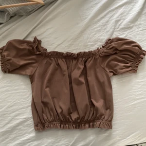 Gina Tricot tröja - Fest, elr härlig tröja i mysig höstfärg från Gina. 70kr + frakt🥰