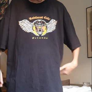 Vintage t-shirt - Storlek XL                                                                    jag är ca 184 och väger ca 65kg                                    tröjan är i nyskick