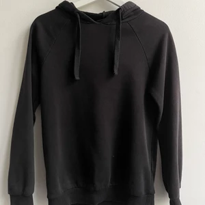 HOODIE - En basic svart hoodie från h&m 💕💕💕