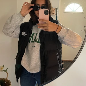 Sweatshirt - Sweatshirt som är slutsåld överallt!!💚använd fåtal gånger. 