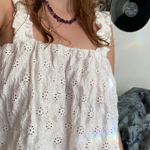 Gulligt linne - Fint spetslinne från zara ! Helt oanvänt och lappen sitter kvar 💕 köpte för 199