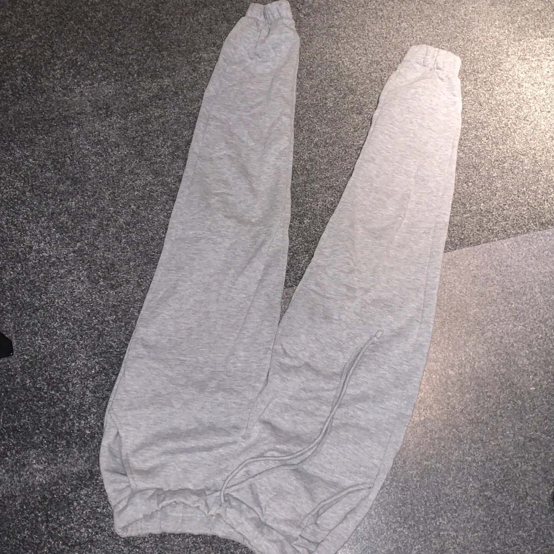 Gråa jättefina mjukisbyxor i strl xs/s - 91