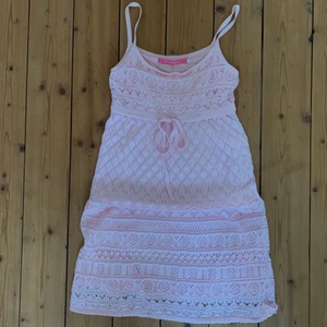 Rosa klänning  - Så fin rosa virkad klänning!! 💘💘💗