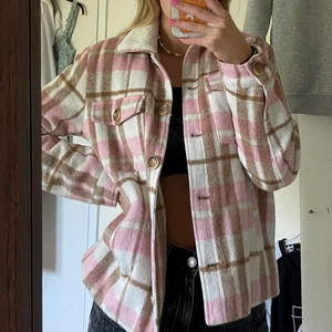 Jacka - Jätte mysig jacka från nelly. Passar perfekt till hösten/våren. GRATIS FRAKT❤️