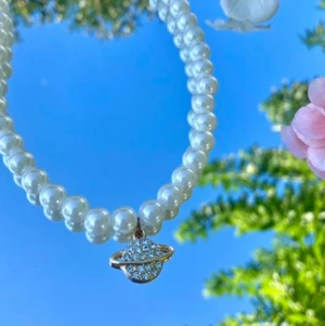 saturnus necklace 🪐 - pärlat halsband med en saturnus planet 🤍