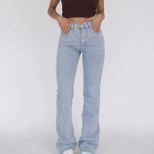 Säljer dessa skit snygga jeans från venderby’s! Helt nya, säljer då dem inte passar mig tyvärr:(ny pris 650