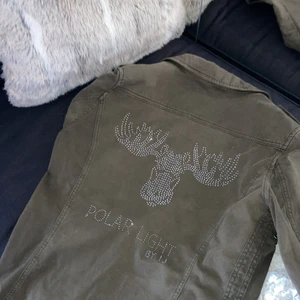 Militärgrön jacka - Intressekoll på min militärgröna jacka ifrån ilse Jacobsen köpt på plick❤️‍🔥