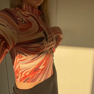 Mönstrad tröja  - Snygg mönstrad tröja, köpt second hand. Tycker om mycket men har knappt använt. Köpare betalar frakt ❤️