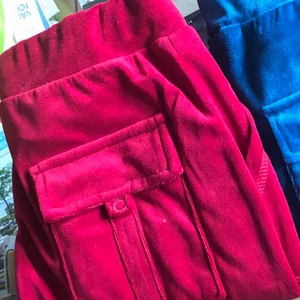 Juicy couture  - Säljer eftersom de för små på mej 💕 + de jag menar med bars storlek är de är 160 cm i längden men annars det skulle kuns passa xs -m eftersom det är väldigt strechiga 🥰 för mer frågor elr bild skriv privat 