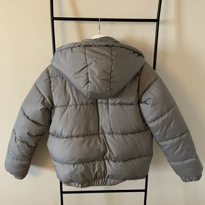 Puffjacka från Missguided (38) - Supermysig och fluffig men har en liknande. Använd ca 5 ggr. Varm och skön!