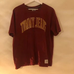 Tommy Tröja - Oversize vintage tommy tröja 💫 köpare betalar för frakt