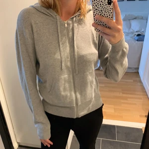 Stickad grå tröja  - Mycket bra skick, tröja från Hm i storlek S. 