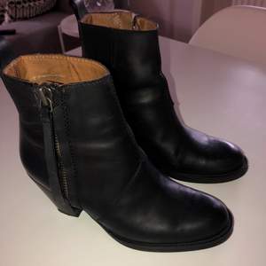 Acne Studios Leather Ankle Boots, svarta, storlek 37. Sparsamt använda i gott skick. 