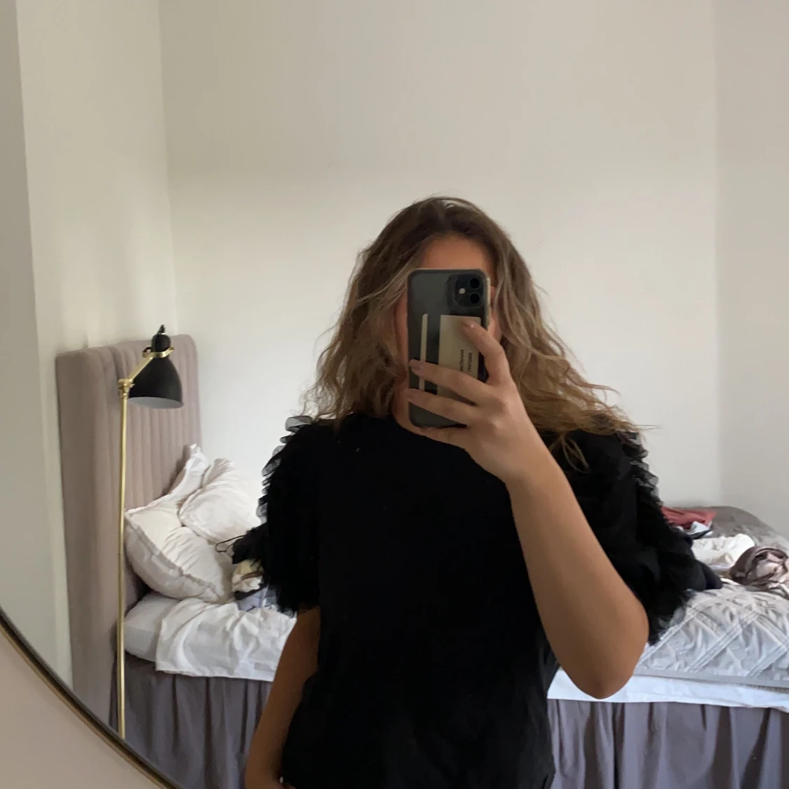 Svart t-shirt med puffar 