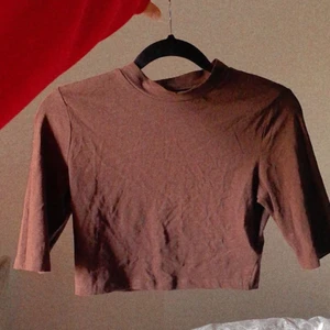 Topp - Jättefin brun topp från monki. Frakt tillkommer🥰