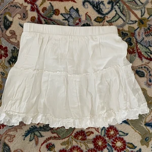 Vit Kjol - Vit kjol från Garage i storlek xs men passar även s-m