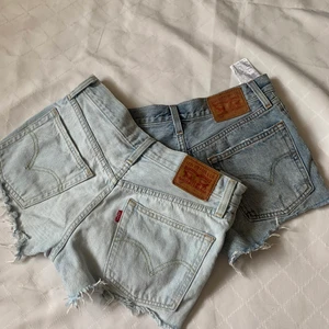 Levis shorts  - Snygga blås Levi’s shorts i bra skick! Finns i en mörkare färg också (se bild 1) 💙💙 190kr stycket