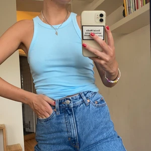 Topp - Superskön topp som har prislapp kvar! Frakt tillkommer :)