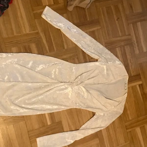 Klänning - Aldrig andvänd sammet klänning storlek S passar även M