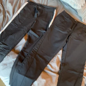 Kostymbyxor  - Zara och Vero Moda kostymbyxor 