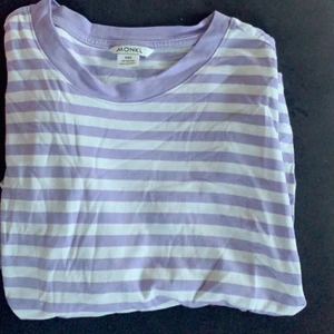 Monki tröja - sjukt söt monki tröja! kontakta mig privat för flera bilder frakt tillkommer! Obs stor i storleken! Frakten är 45kr!