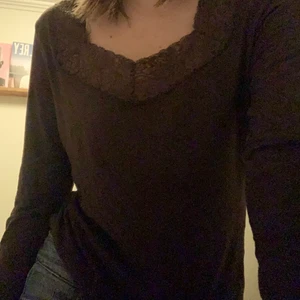 brun lace tröja - brun långärmad tröja med lace