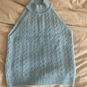 Stickad topp - Supersöt stickad blå topp från mango! :)