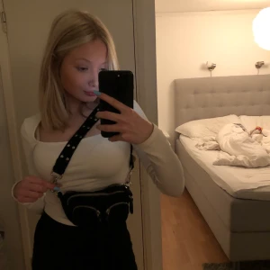 Väska - Säljer denna söta och fina väska, man får plats med mer i den än va man tror så de är bra.